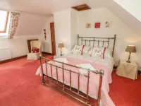 CAE Glas Hotel a Trewalchmai