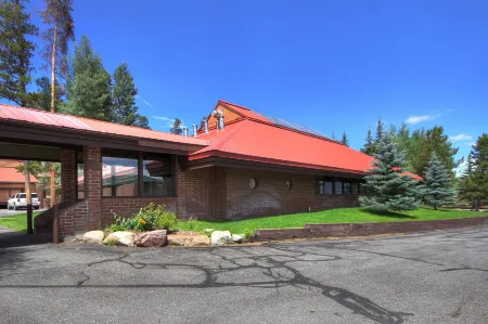 732b Meadow Creek 2 Bedroom Townhouse by RedAwning