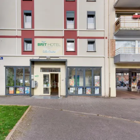 Brit Hotel Lille Centre Отели рядом с достопримечательностью «Музей госпиталя Графини»
