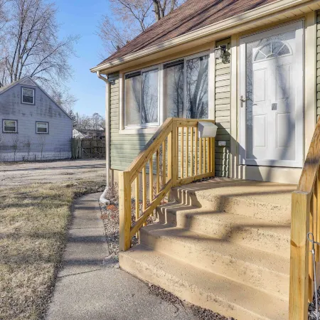 3 Mi to Hard Rock Casino: Charming Home in Gary!