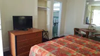 Budget Inn - Motels