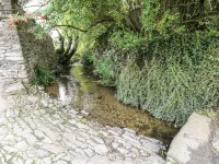 Mill Bridge Cottage Hotels in Castleton