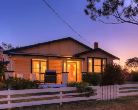 Grace's Spa Cottage Hotels in Smithton