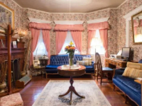 The Coolidge Corner Guest House: A Brookline Bed and Breakfast Hotels in Brookline