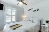 Step-Free Home w/ Fire Pit - 3 Miles to USC!