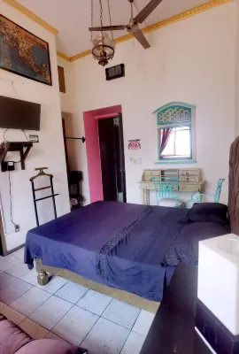 The Roof Backpackers Hotels in 