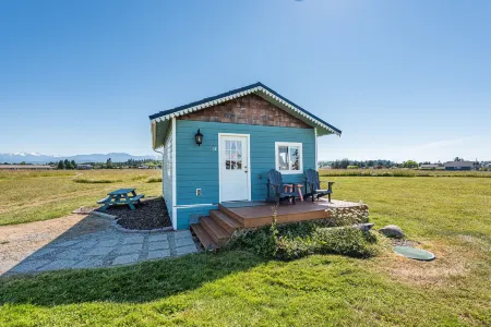 Juan de Fuca Waterfront Hotel & Cottages