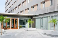 Residencia Universitaria Resa Damia Bonet Hotel dekat Port Saplaya Resort