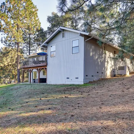 Groveland Home w/ Deck: 2 Mi to Pine Mountain Lake