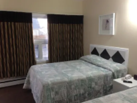 Davidson Motel Hotels near Myrtleville House