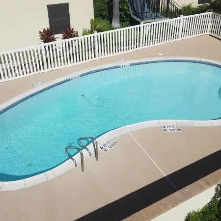 Near Beach - Cute & Cozy Pool
