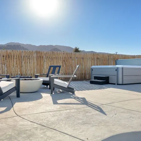 Of Wine & Gods - Hot Tub, BBQ and Fire Pit! 3 Bedroom Home by RedAwning