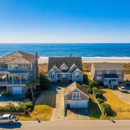 Shearwater 4 Bedroom Home by RedAwning