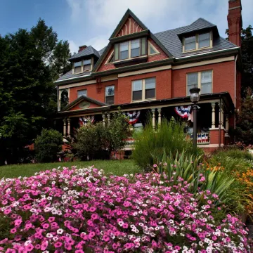 B. F. Hiestand House Bed & Breakfast