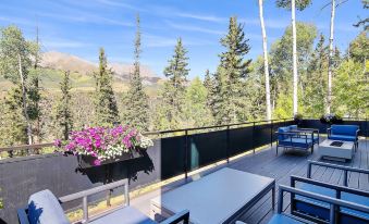 Overlook House 4 Bedroom Home by RedAwning