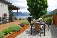 Cute Cottage with Hot Tub & Uninterrupted Lake Views