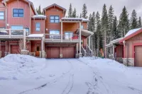 The Alders Townhomes in East Keystone - Luxury 3 Bedroom Den - 2-Star