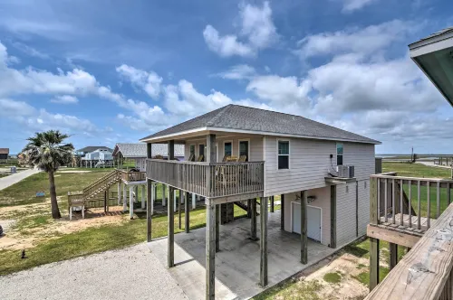 Private Beach Access: Coastal Freeport Home!