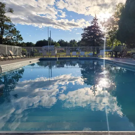 Capt.'s Inn & Suites