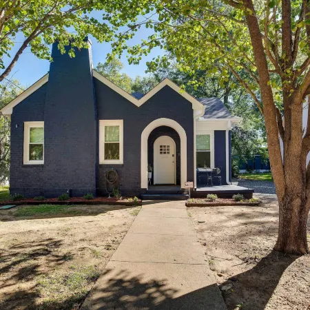 Walkable Tyler House w/ Deck: 1/2 Mi to Downtown!