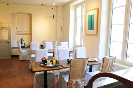 Les Glycines Vézelay Отели в г. Базош