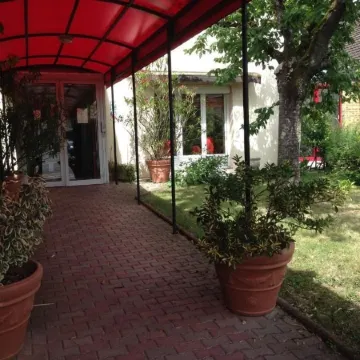 Hôtel de Troyes Отели рядом с достопримечательностью «Музей Сен-Луп»