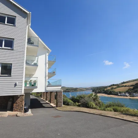 2 Poundstone Court