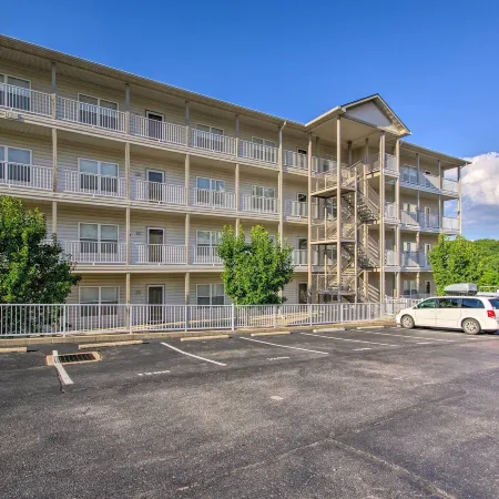 Relax by Pools: Top-Floor Lands End Corner Unit