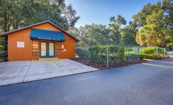 Gainesville Townhome w/ Patio ~ 3 Mi to UF!