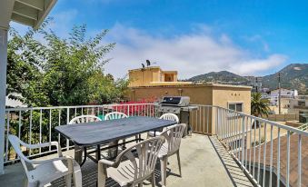 Oceanview home walk to avalon city center - Housity