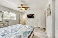< 2 Mi to Beach & Marina: Bright Ruskin Retreat! - 3-Star