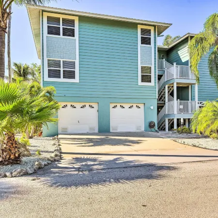 Steps to Ocean and Bay Bradenton Beach Townhome!