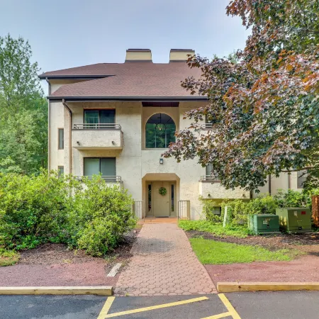 Steps to Shore: Scenic Big Boulder Lake Condo!