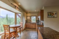 7 Mi to Copper Mtn: Condo w/ Deck & Stunning Views - Swimmingpools