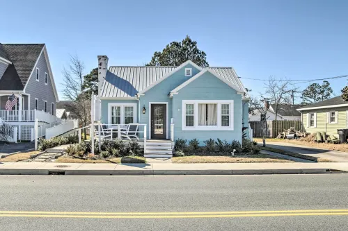 Chincoteague Island Cottage ~ 2 Mi to Beaches - Landsted