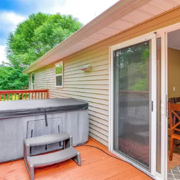 Campton Cottage w/ Hot Tub, Near Hiking + Climbing
