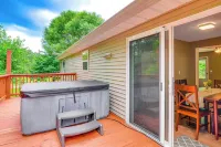Campton Cottage w/ Hot Tub, Near Hiking + Climbing Hotels in Campton