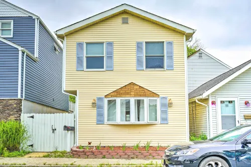 Family-Friendly Keansburg Home Walk to Beach! Hotels in Keansburg