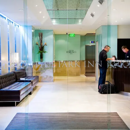 Hyde Park Inn Отели рядом с достопримечательностью «Гайд-парк в Сиднее»