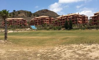 Appartement Direct on The Golf Course and Swimmingpool