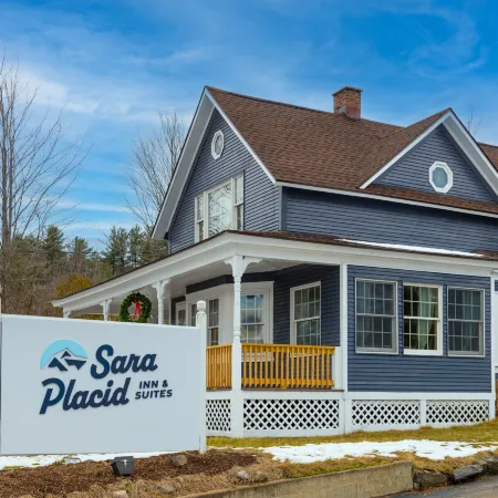 Sara Placid Inn & Suites