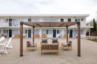 Kettle Valley Beach Resort Отели в г. Пентиктон