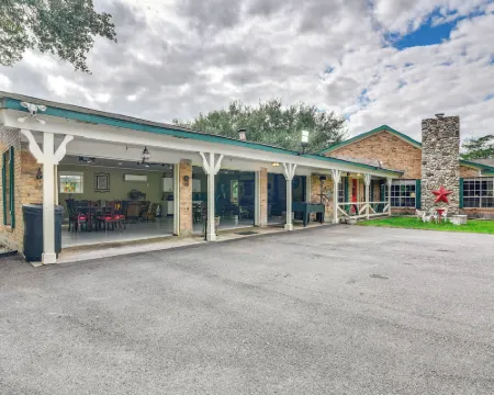 Family Home on 30 Acres in Manvel! Hotels in Manvel