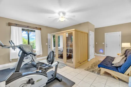 Private Deck and Sauna with Breathtaking Lake Views - Cozy Retreat