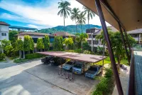 Weekender Resort - parking