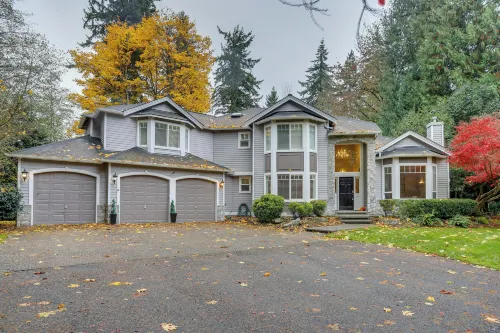 ‘Cedar Grove' Spacious Group Getaway in Snohomish