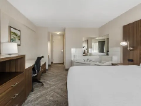 Best Western Cedar Park Inn エドモントンのホテル