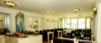 Anzac Hotel - breakfast