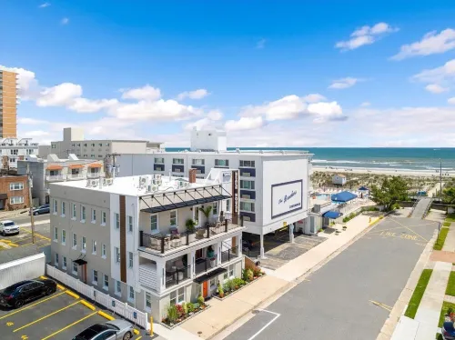 Surrey Beach House Hotels in Ventnor City