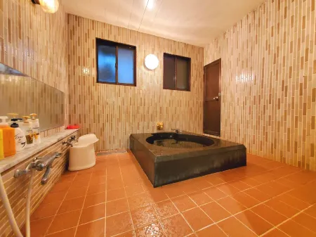 Kashiwaya Ryokan Guesthouse&Sharedhouse - Hostel Отели рядом со станцией JR Nakagomi station